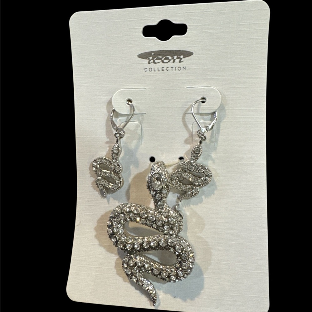 IC COLLECTION Silver Snake Earrings